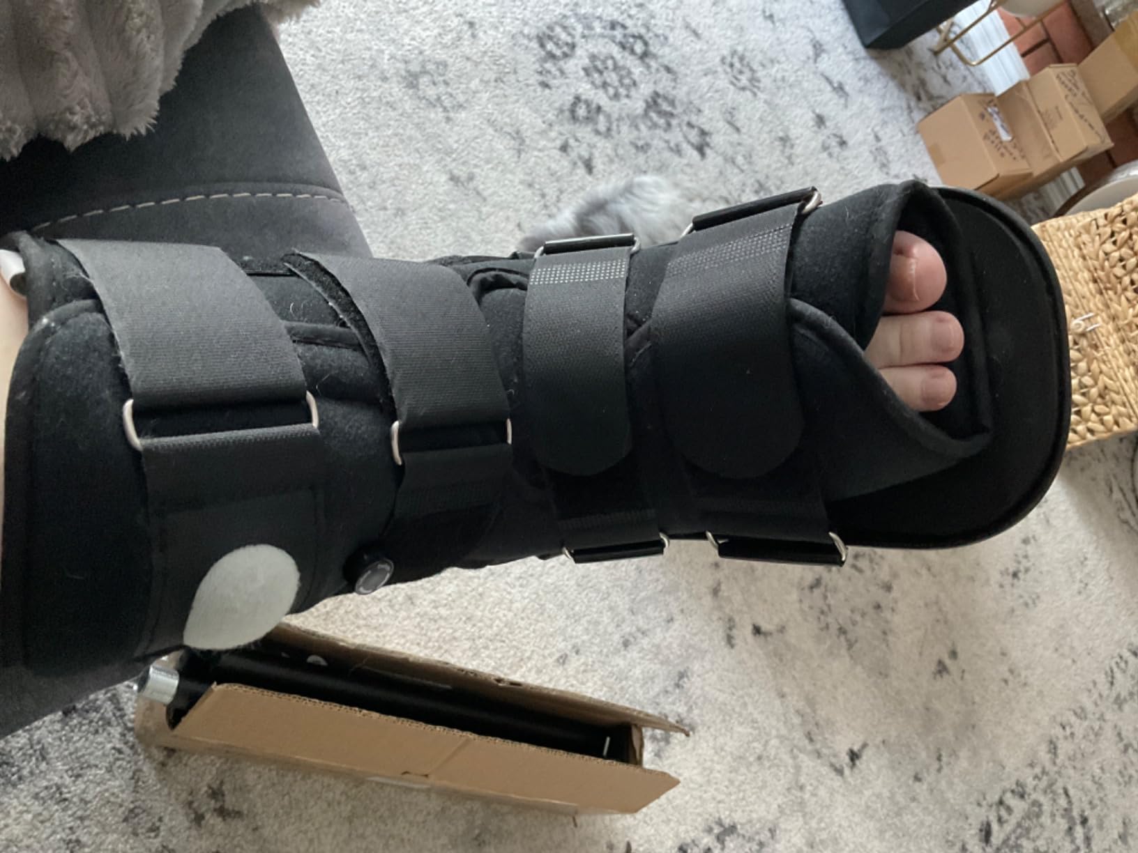 Medibot Advanced Walking Boot for Ankle Injuries & Fractures Adjustable Air Splint with Pump, Medium Black, Fits Shoe Size 6-10'', Men and Women customer photo 2