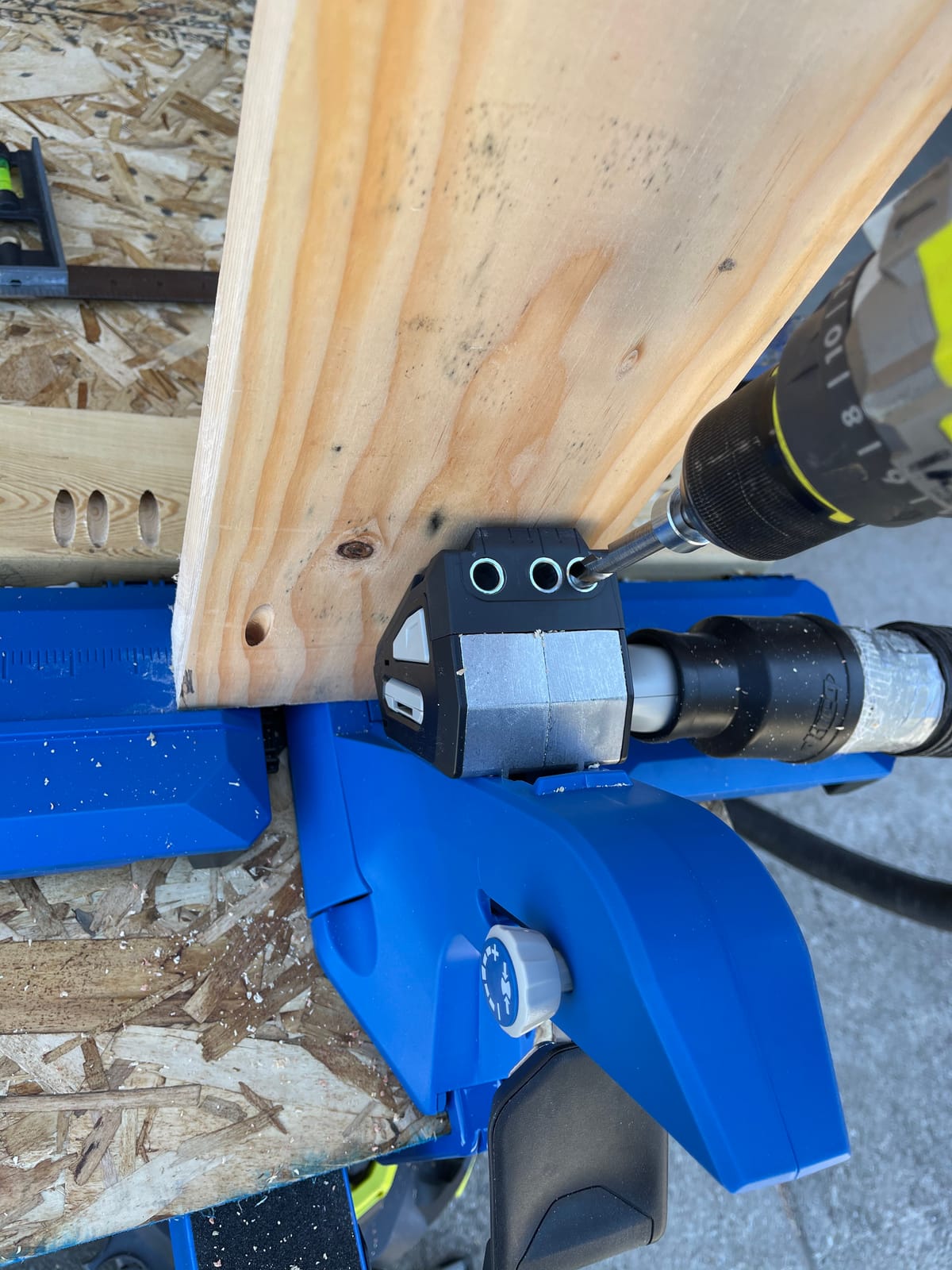 Kreg Tool KPHJ720PRO Pocket-Hole Jig 720PRO - Easy Clamping & Adjusting - Includes Durable Kreg Pocket-Hole Screws - For Materials 1/2