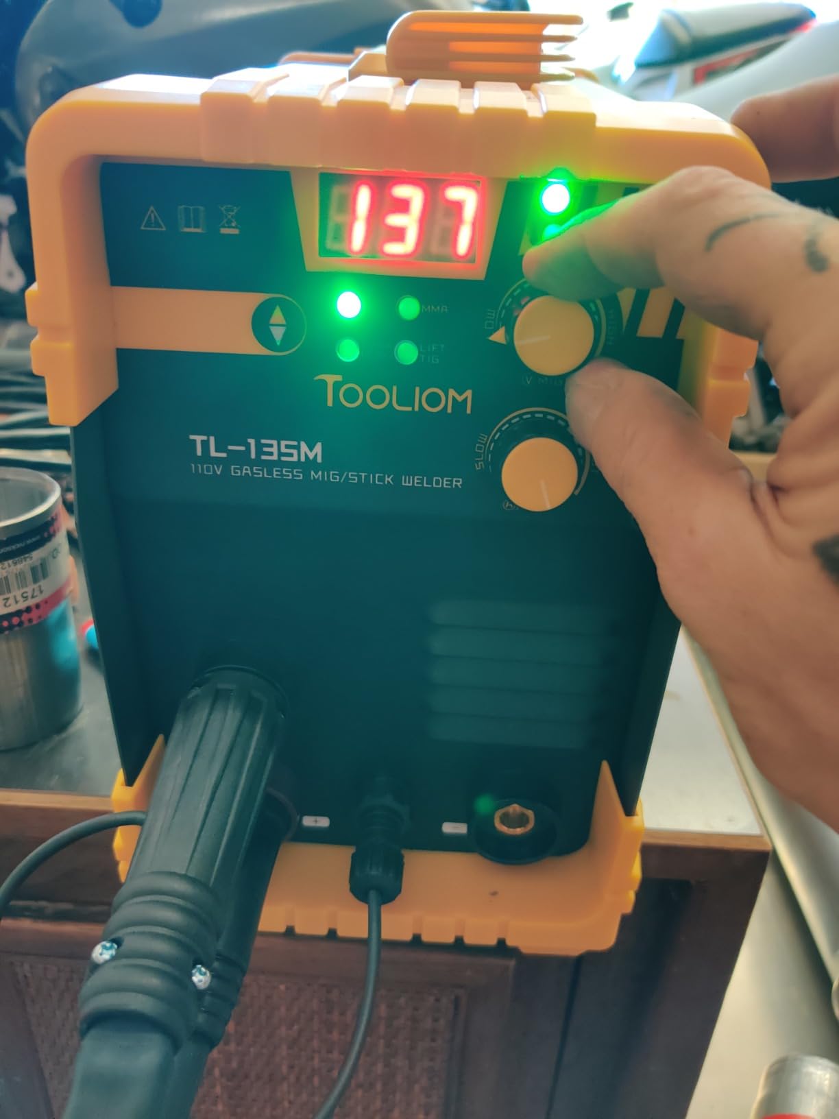 TOOLIOM 135A 110V Gasless Flux Core MIG Welder Kit with Wire and Gloves customer photo 2