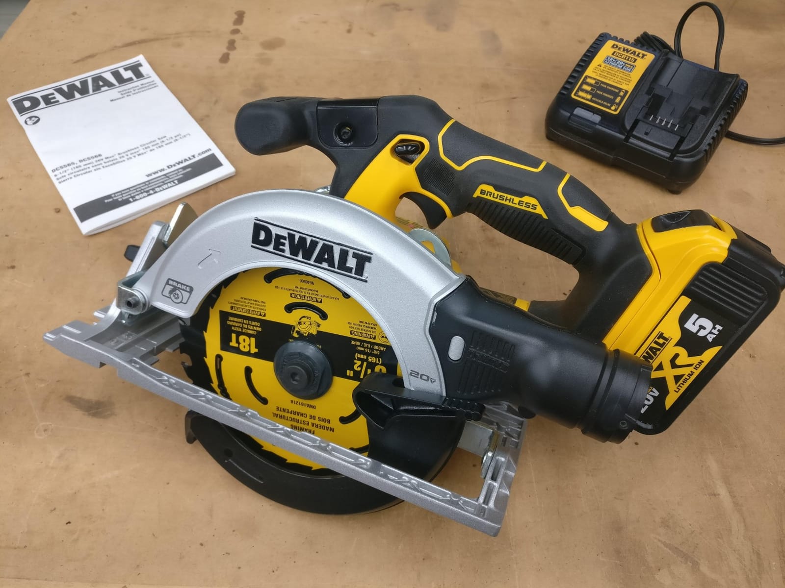 DEWALT 20V MAX* Circular Saw, 6-1/2-Inch, Cordless, Battery and Charger Included (DCS565P1) customer photo 1