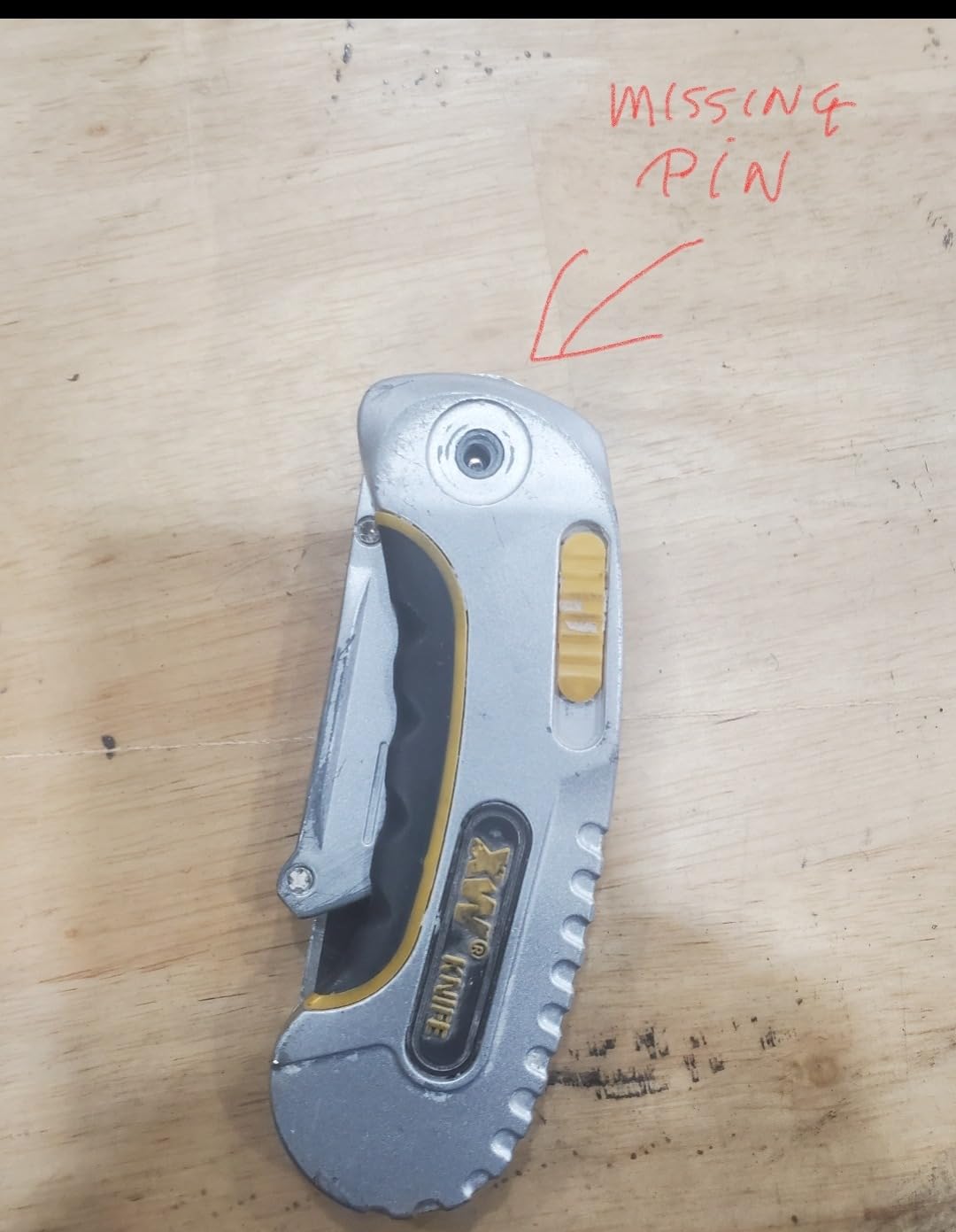 XW Folding Carpet Knife, Razor Blade Heavy Duty Utility Knife with Protective Cap, Extra 5 Blades Included customer photo 2