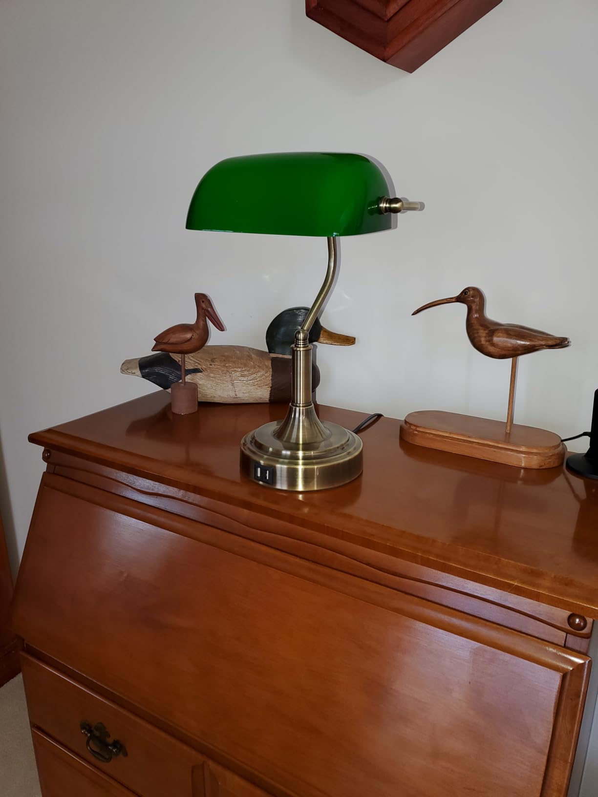 Bankers Lamp with 2 USB Ports, Touch Control Green Glass Desk Lamp with Brass Base, 3-Way Dimmable Vintage Desk Lamp for Home Office Workplace Nightstand Bedroom Library Piano, LED Bulb Included customer photo 1