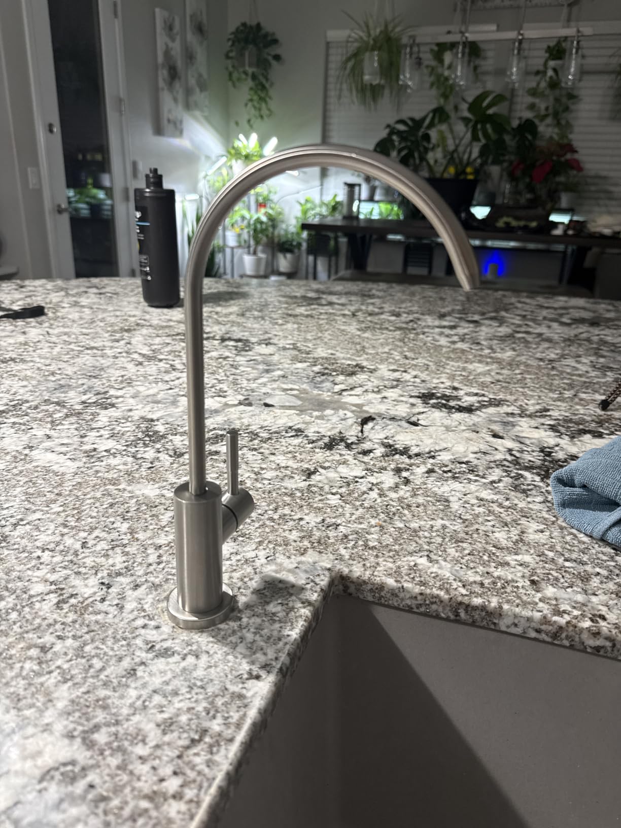 WEWE Pull-Down Kitchen Faucet, 2-Mode Sprayer, Brushed Nickel customer photo 2