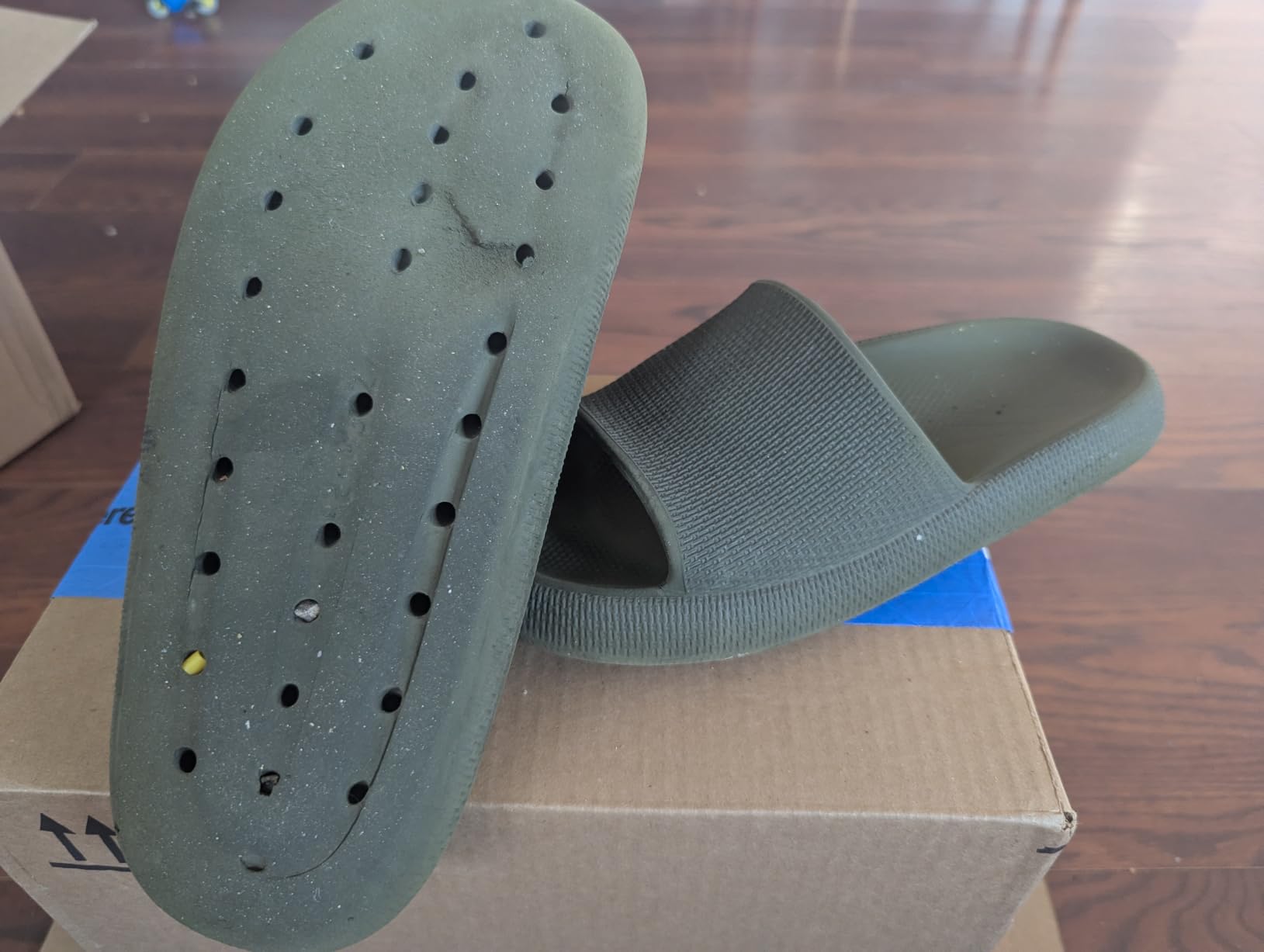 Joomra Pillow Slippers for Women and Men Thick Sole Ultra Cushion Slides customer photo 1