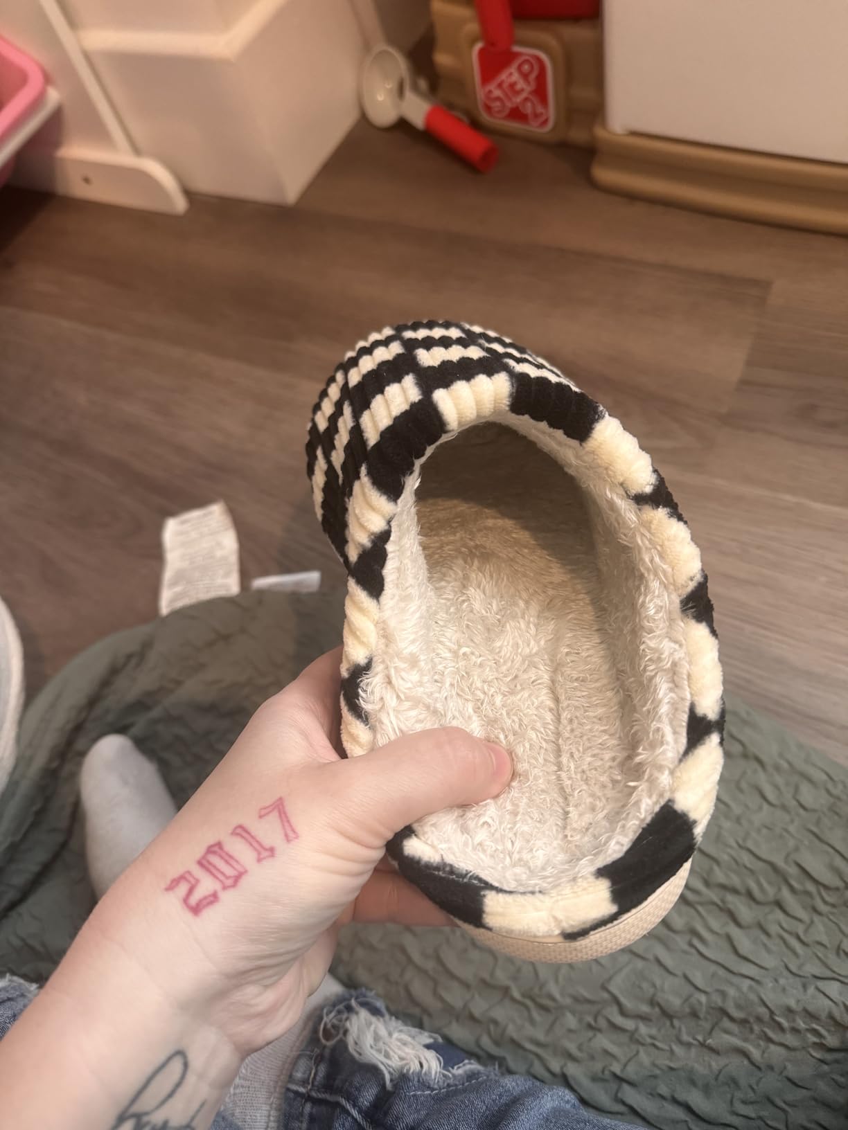 Guyarns House Slippers for Women & Men - Fuzzy, Casual Indoor/Outdoor Shoes with Memory Foam & Faux Fur Lining customer photo 1