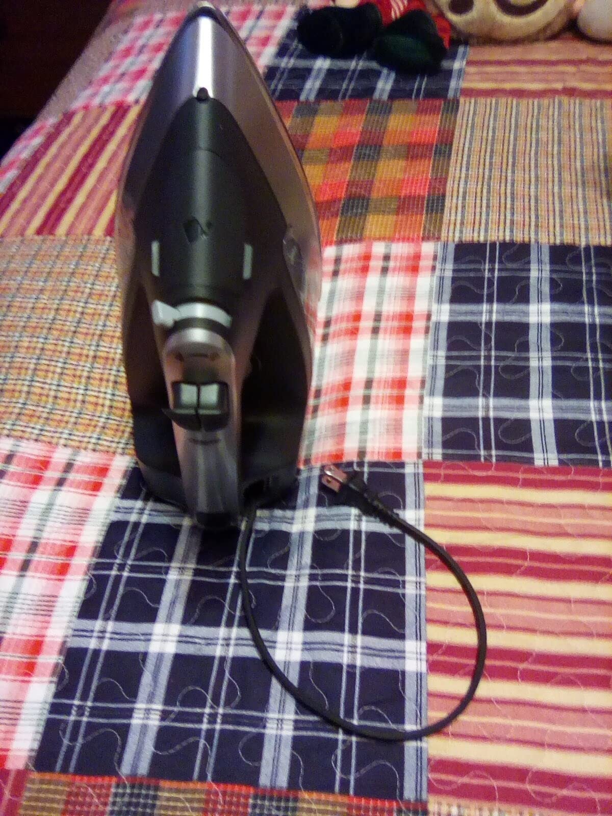 Proctor Silex Steam Iron for Clothes with Durable Stainless Steel Soleplate, 1500 Watts, 8’ Retractable Cord, 3-Way Auto Shutoff, Anti-Drip, Gray and Black (14250) customer photo 1