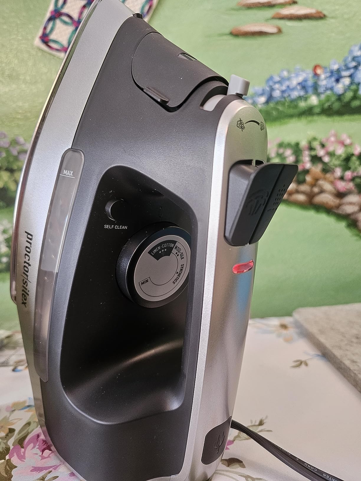 Proctor Silex Steam Iron for Clothes with Durable Stainless Steel Soleplate, 1500 Watts, 8’ Retractable Cord, 3-Way Auto Shutoff, Anti-Drip, Gray and Black (14250) customer photo 2