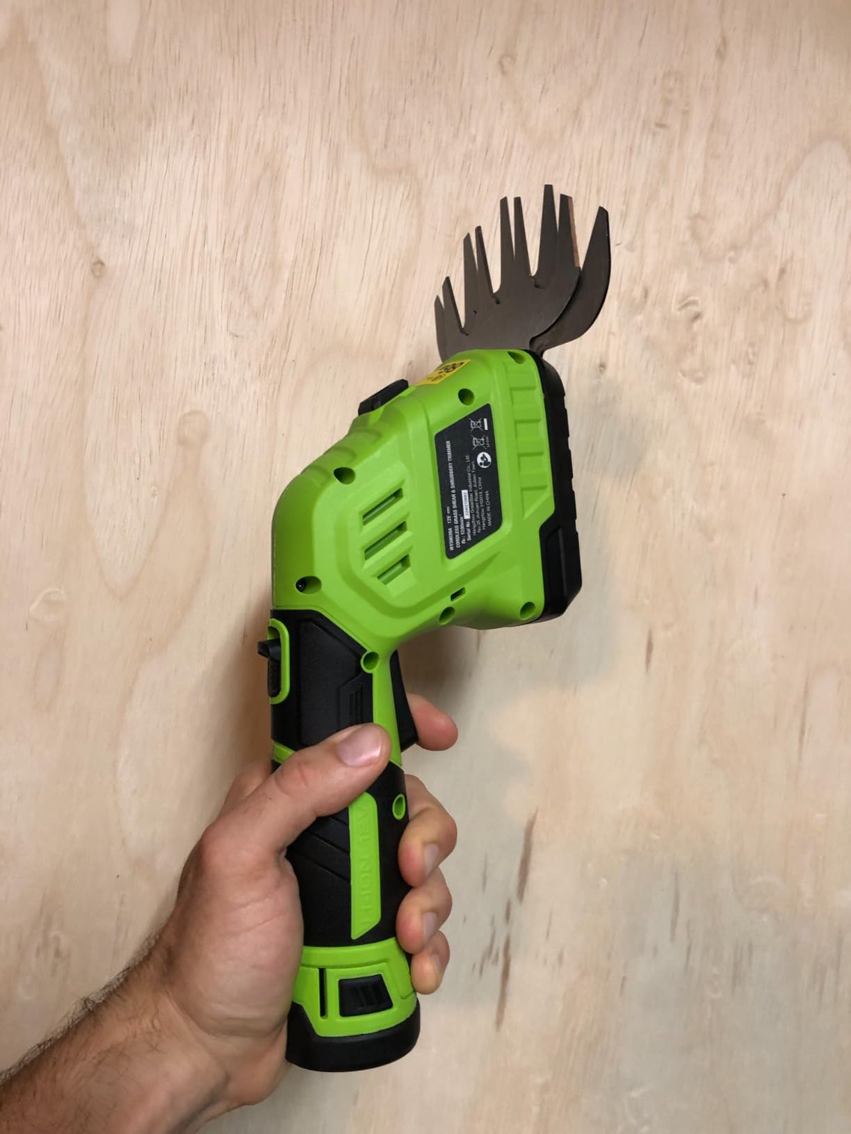 WORKPRO 12V Cordless Grass Shear & Shrubbery Trimmer with Battery & Charger customer photo 2