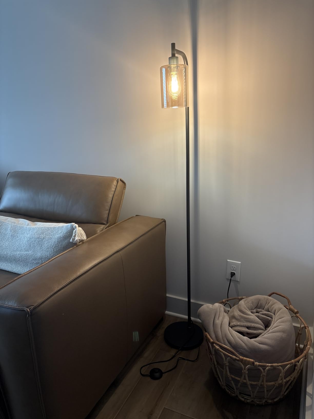 Ziisee Floor Lamps for Living Room - Standing Lamp with Seeded Glass Shade, Modern Floor Lamp with LED Bulbs, Industrial Floor Lamp for Bedroom, Black Tall Lamp for Office(Light Bulb Included) customer photo 1