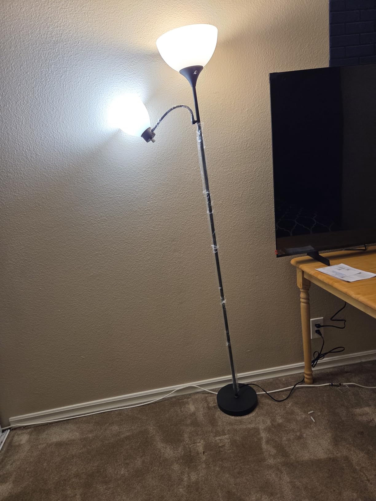 GERGO Led Floor Lamp, Super Bright 11W+7W 2100LM Torchiere Floor Lamps for Living Room, Stepless Adjustable 4 Color Temperatures 3000K-6000K with Remote Control for Bedroom (Matte Black) | 2 LED Bulbs Included, 2100LM Brightness, Stepless Dimming & 3000K-6000K Adjustable CCT for Living Room, Bedroom, Office customer photo 2
