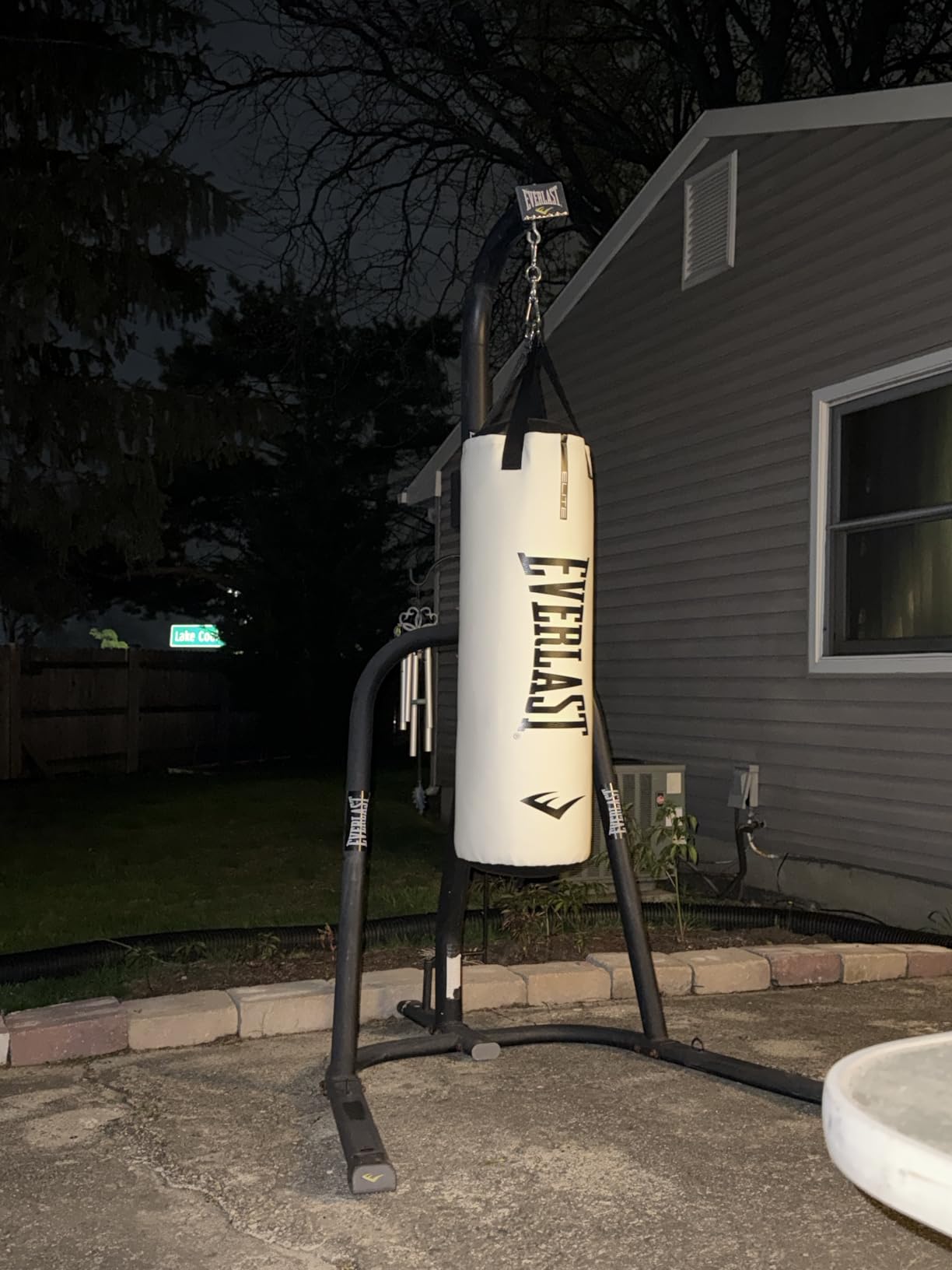 Everlast Elite Punching Bag | Durable Boxing MMA, Adults | Muay Thai customer photo 2