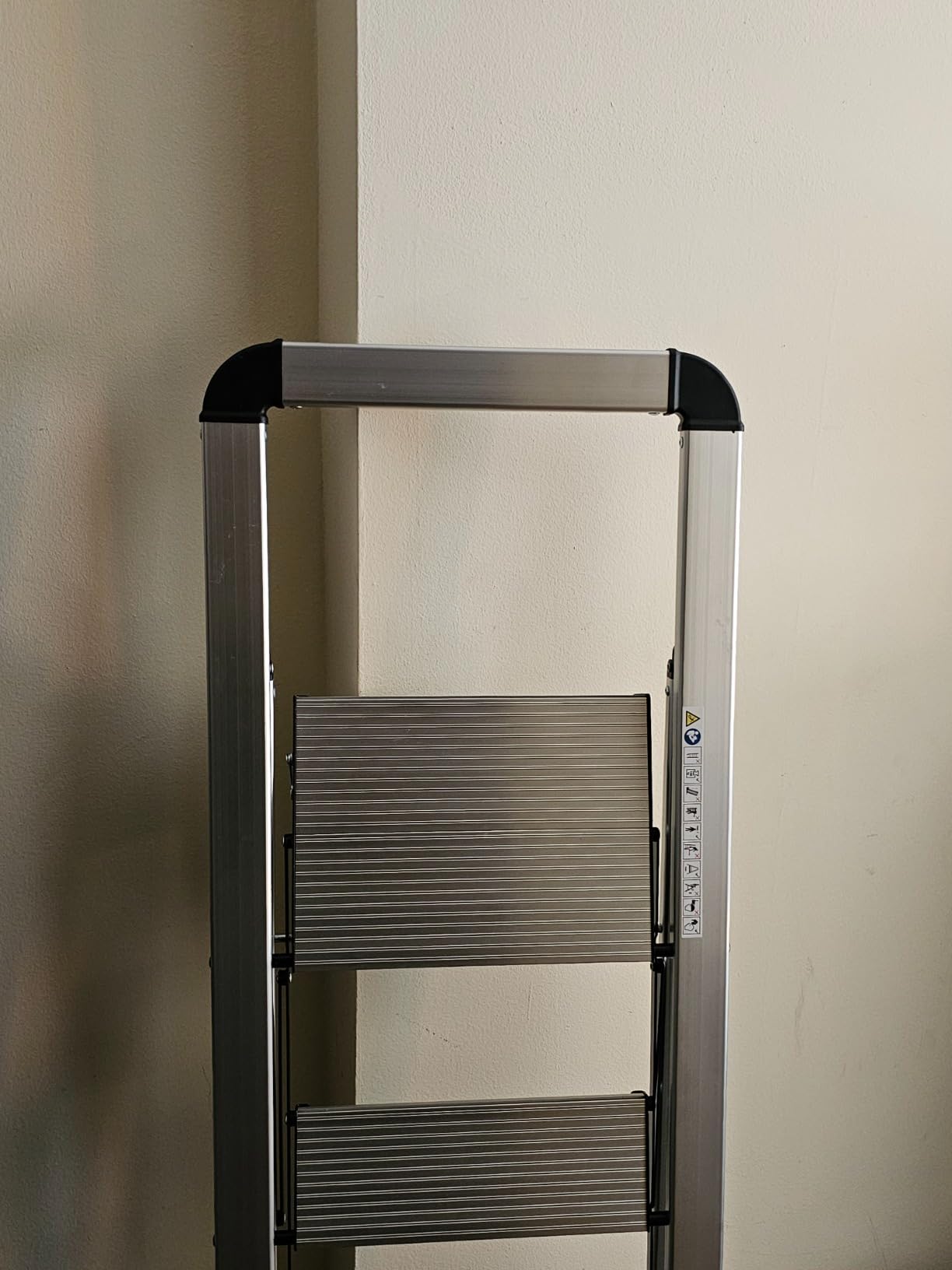 KINGRACK Aluminium 4 Step Ladder, Lightweight Step Stool with Non-Slip Pedals, Handrail, Foldable Step Ladder for Kitchen, Garage, Home, Space Saving, Sturdy and Portable, Silver customer photo 1