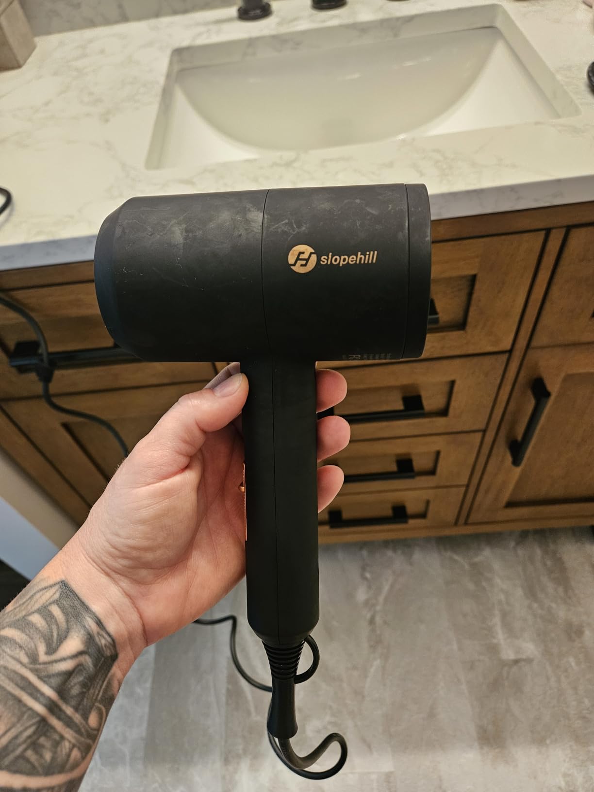 Slopehill Professional Ionic Hair Dryer, Powerful 1800W Fast Drying Low Noise Blow Dryer with 2 Concentrator Nozzle 1 Diffuser Attachments for Home Salon Travel (Matte Blue) customer photo 2