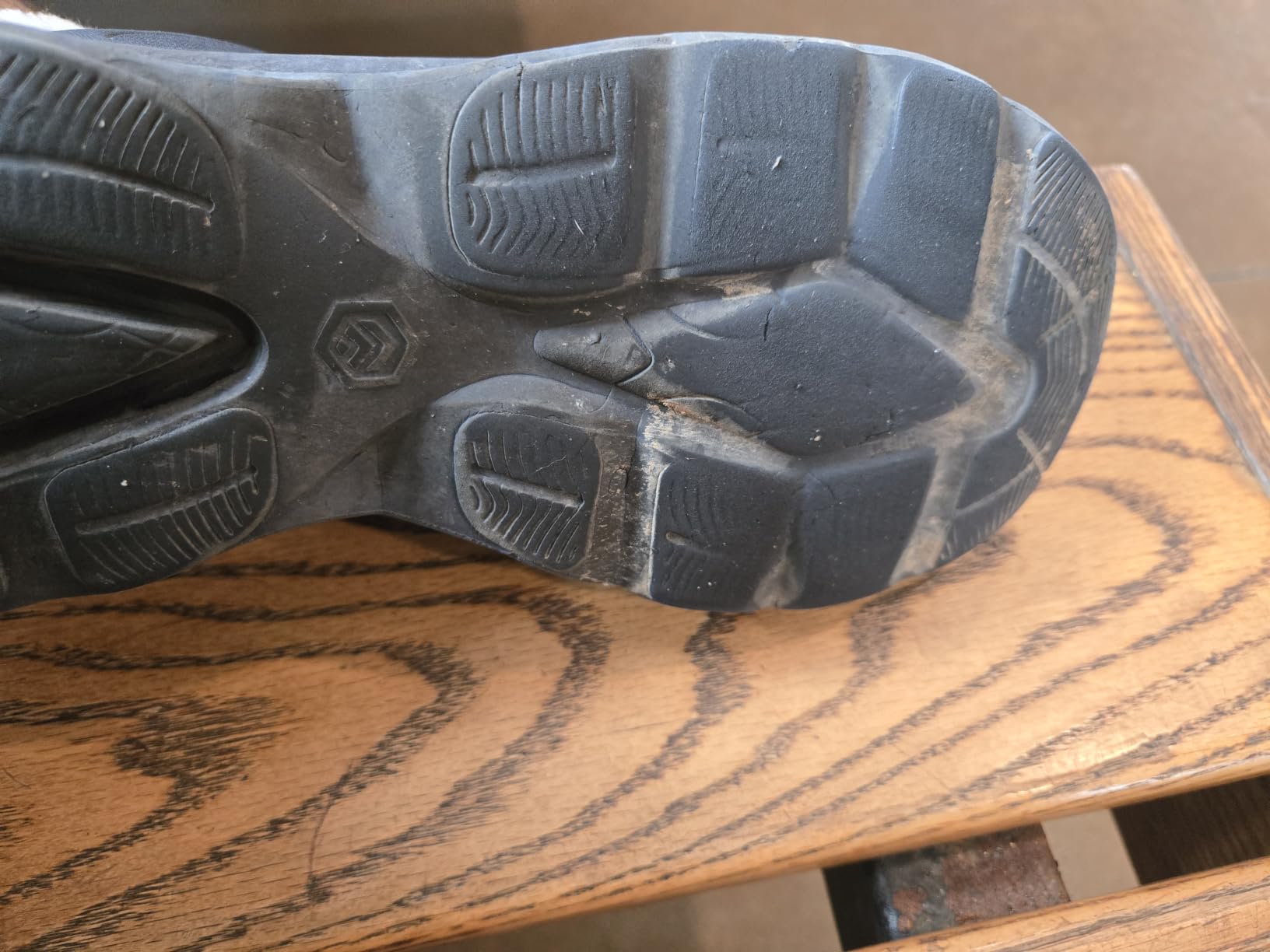 LARNMERN Lightweight Wide Steel Toe Shoes for Men Women customer photo 1