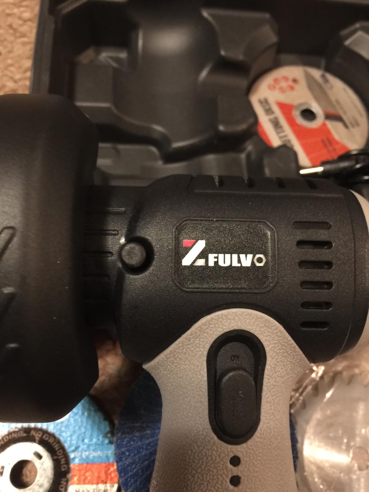 ZFULVO Cordless Brush Angle Grinder Kit, 19500rpm Mini Electric Angle Grinding Tool with 2pcs 16.8V 2000mAh Batteries and 6-Cutting Discs, Grinder Handheld Cutter for Metal Wood customer photo 1