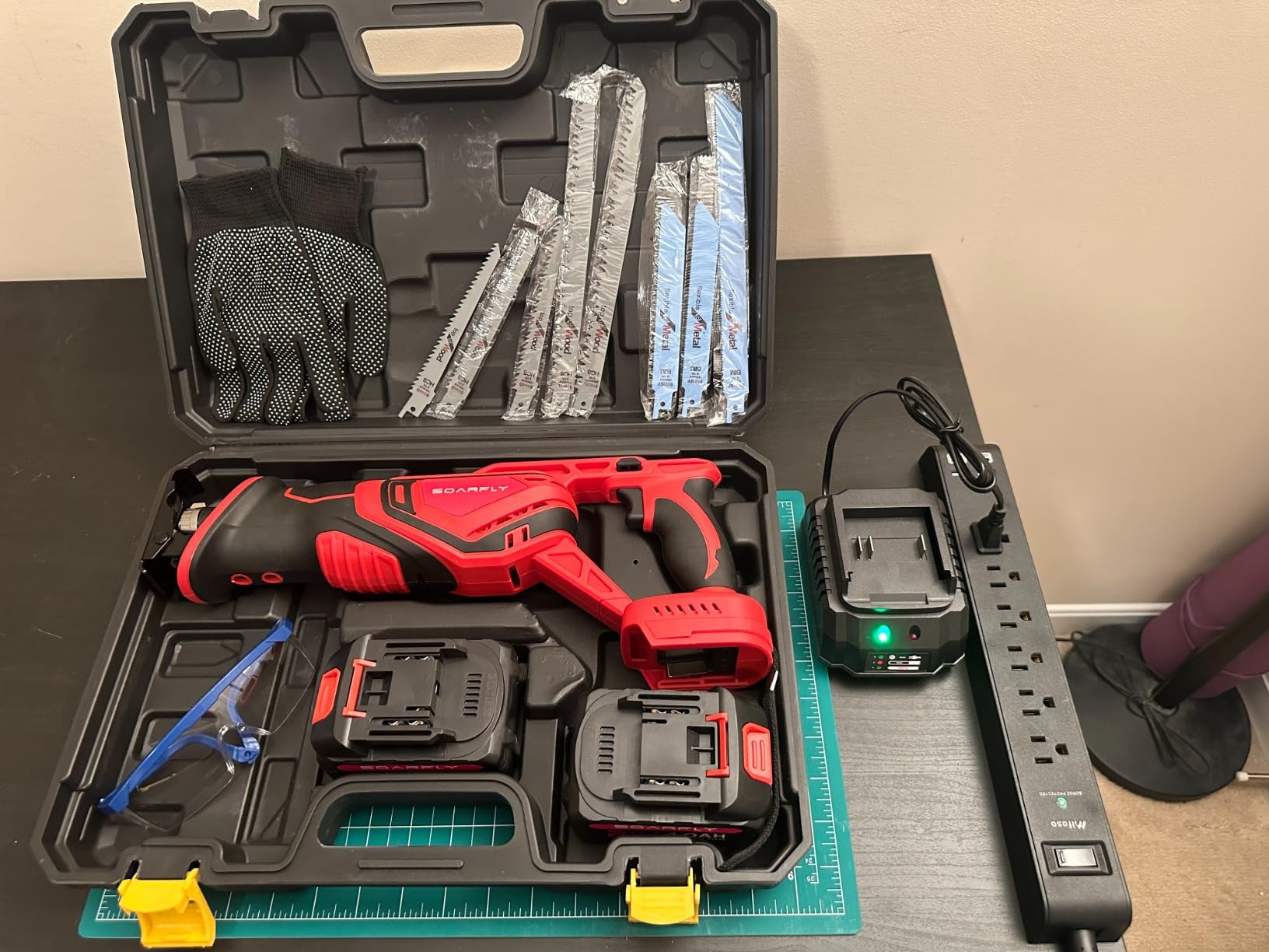 Cordless Reciprocating Saw 21V Brushless Motor with 2x4.0Ah Batteries, 3500 SPM High-Speed Cutting, 8 Premium Blades for Wood, Metal, PVC Pipe, Lightweight & Professional Power Tool customer photo 2