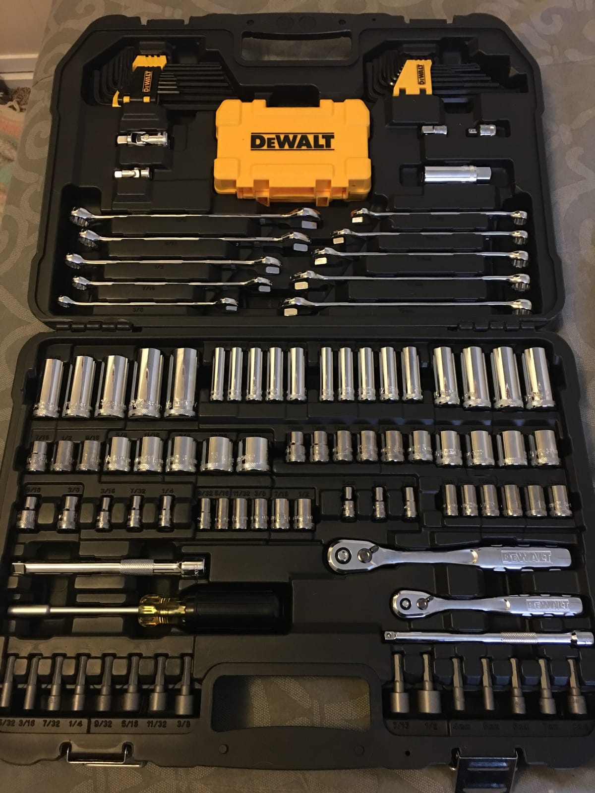 DEWALT 142 Piece Mechanics Tool Set, 1/4 Inch and 3/8 Inch Drive, SAE and Metric (DWMT45425) customer photo 2