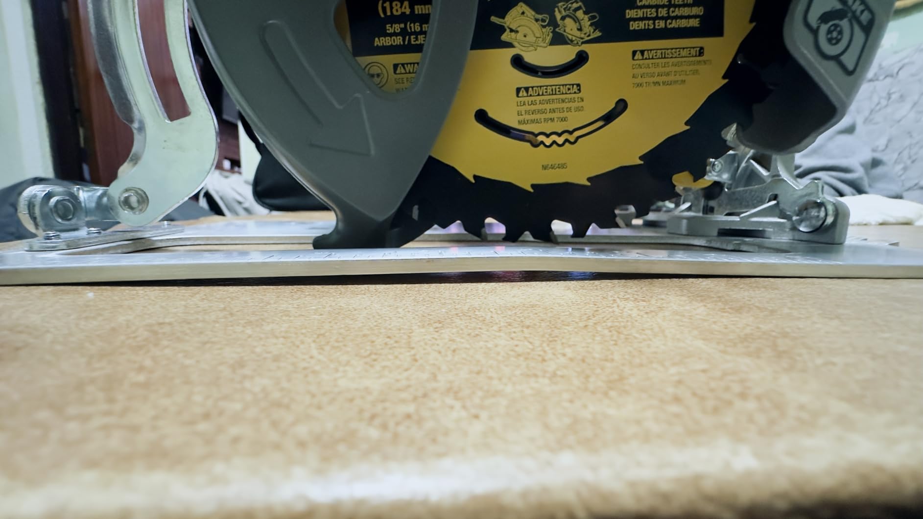 DEWALT 20V MAX XR Brushless Cordless 7-1/4 in. Circular Saw, Tool Only (DCS590B) customer photo 2