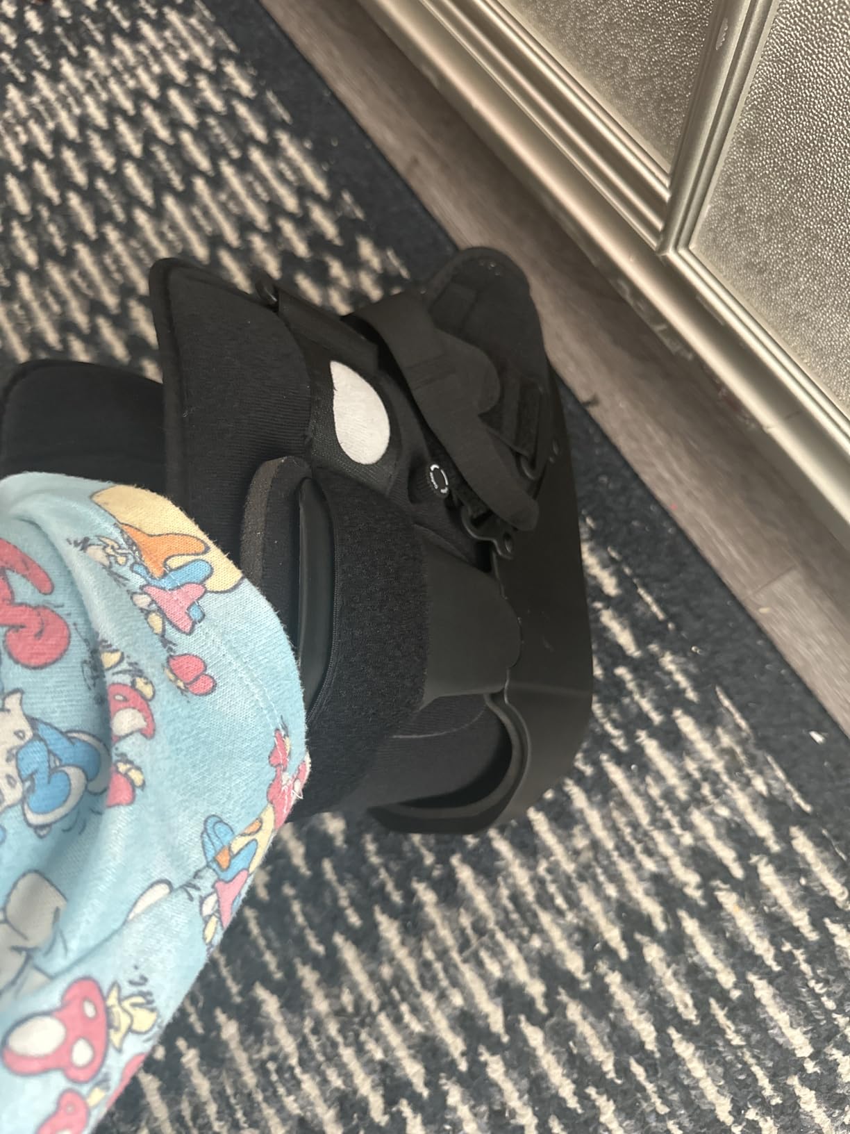 Air Walking Boot for Broken Foot, Injury, Sprained Ankle, M customer photo 2