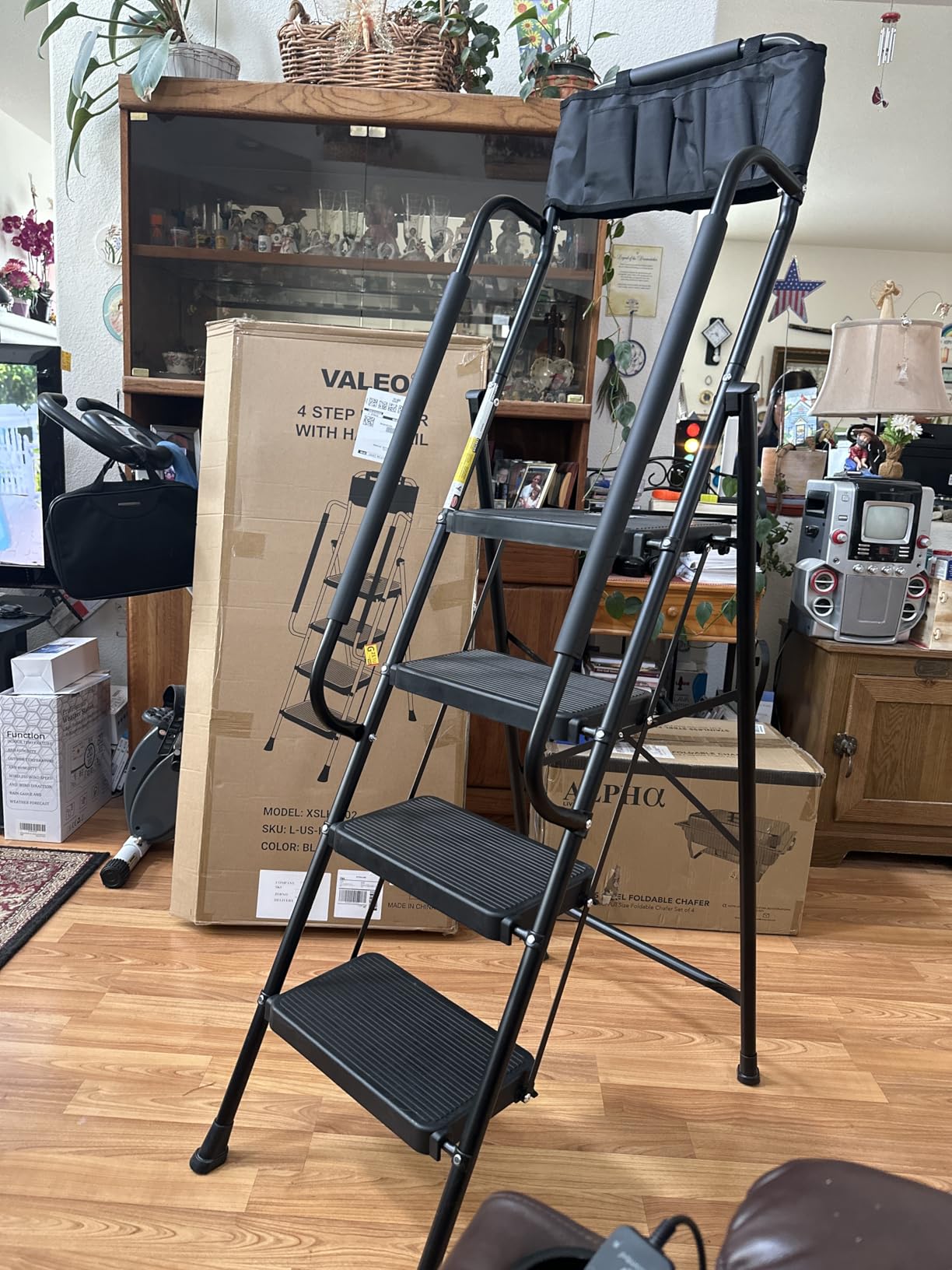 Valeo 4 Step Ladder with Handrails,500 Lbs Capacity,Folding Step Stool Ladder with Attachable Tool Bag,Lightweight & Storage Step Ladder 4 Step Folding,Multi-use for Home,Kitchen,Office,Black customer photo 1