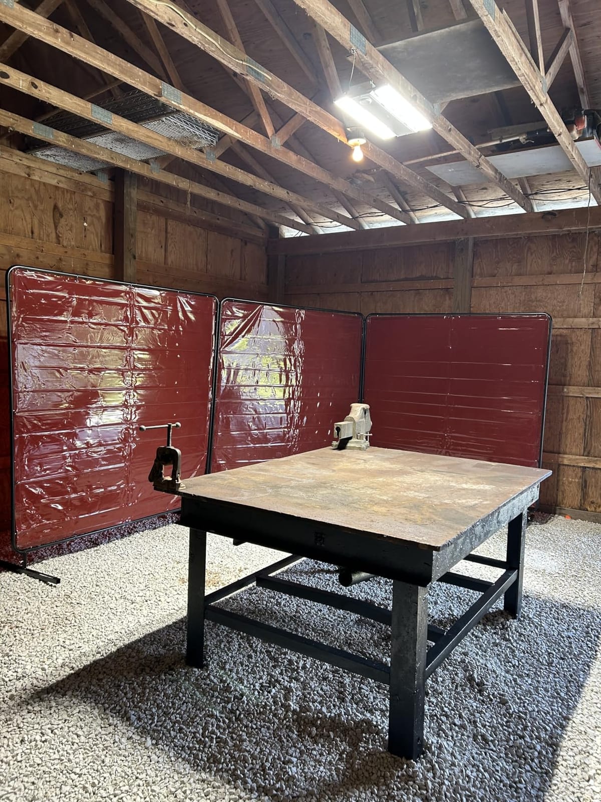 VEVOR Welding Screen with Frame, 6' x 6' 3 Panel Welding Curtain Screens on 12 Swivel Wheels (6 Lockable), Welding Protection Screen Moveable & Professional for Workshop, Red | 6-Level UV Protection and 6 Lockable Wheels, for Welding Workshops, Auto Inspections and Shipyards, Red customer photo 1