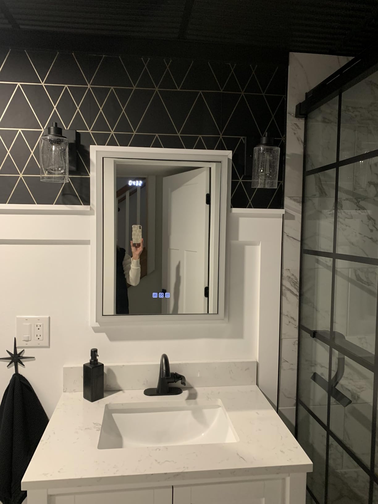 Delta Arvo 1 Hole Pull Down Bathroom Faucet with Sprayer, Brushed Nickel Single Hole Bathroom Sink Faucet with Pull Out Sprayer for Vanity, Push-Pop Drain, SpotShield Stainless 15840LF-SPPD customer photo 2