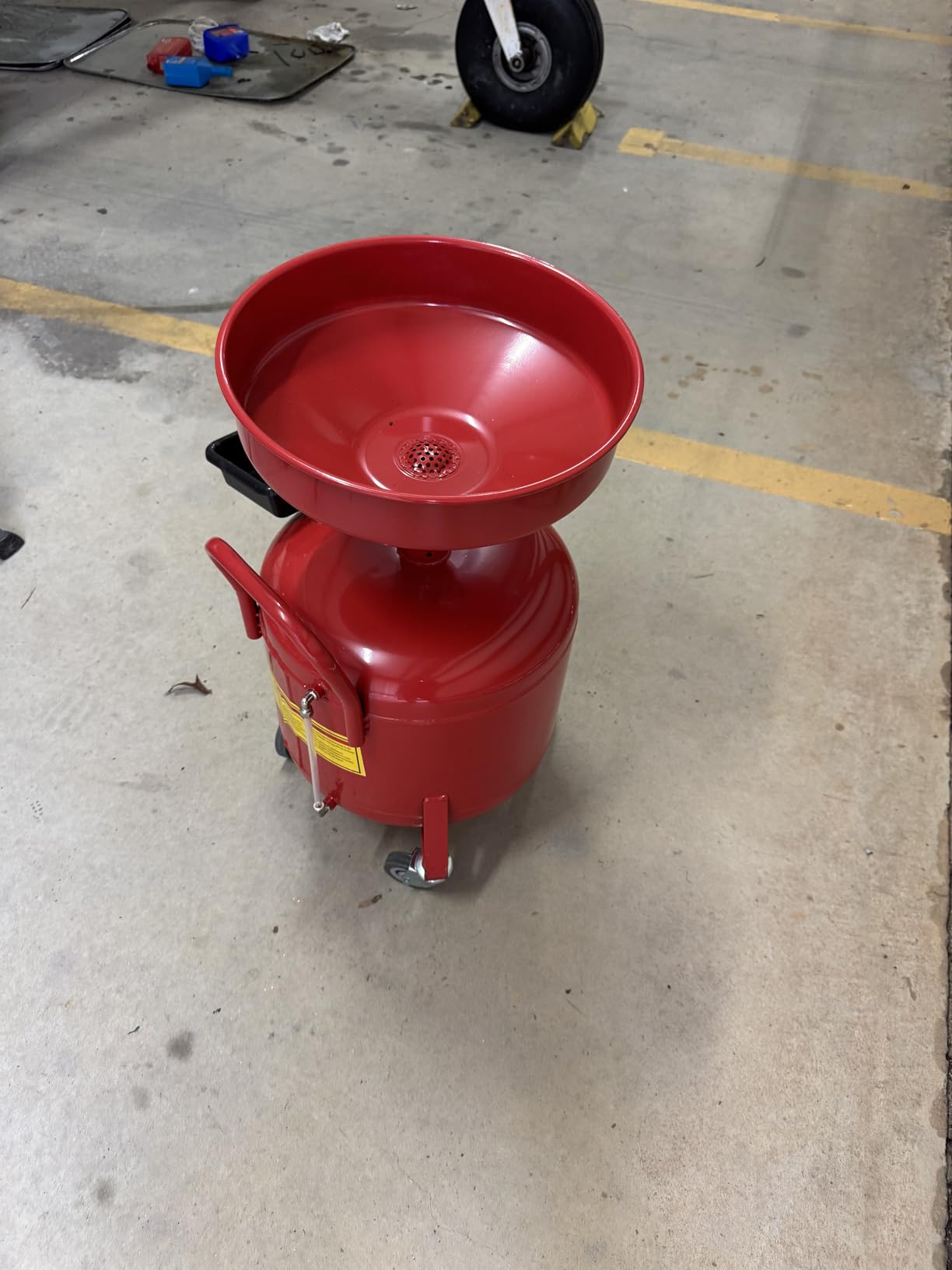 VEVOR 20-Gallon Waste Oil Drain Tank, Air Operated Portable Oil Drainer with Adjustable Funnel Height, Fluid Fuel Transfer Drainage with Wheels, Oil Change Container for Auto Repair Shops, Garages customer photo 2