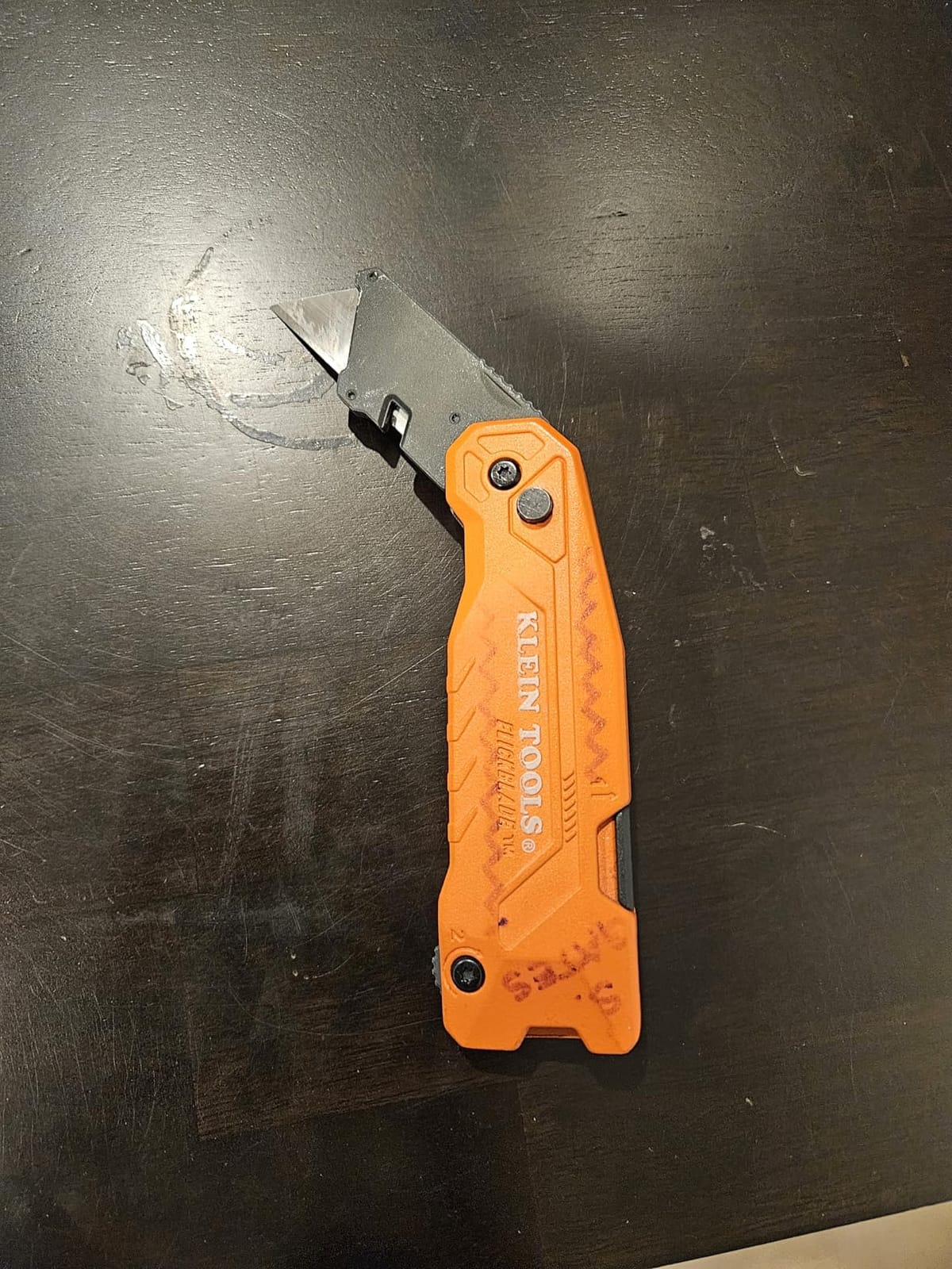 Klein Tools 44306 FLICKBLADE 2-in-1 Folding Utility Knife and Scraper with Built-In Blade Storage, Dual Locking Positions, Includes 3 Triple-Ground Carbon Steel Blades customer photo 2