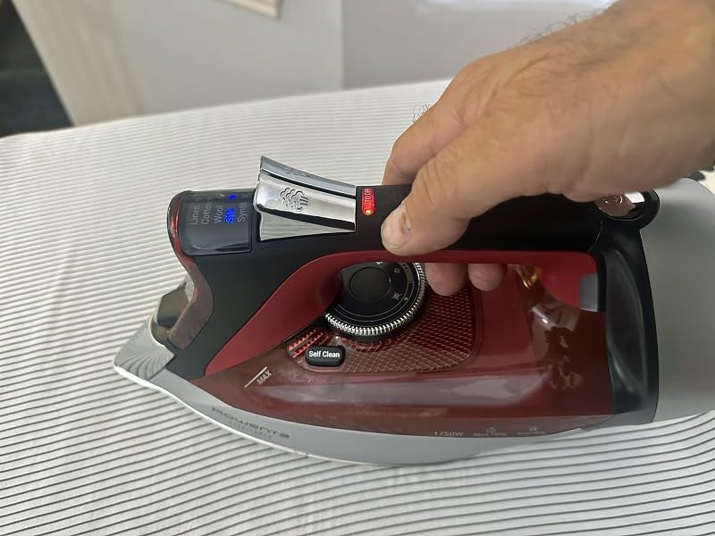 Rowenta Iron, Focus Excellence Stainless Steel Soleplate Steam Iron for Clothes, Retractable Cord, 400+ Microsteam Holes, Powerful steam, LED Display, 1750 W Ironing Clothes, Cordreel, Red DW5433 customer photo 2