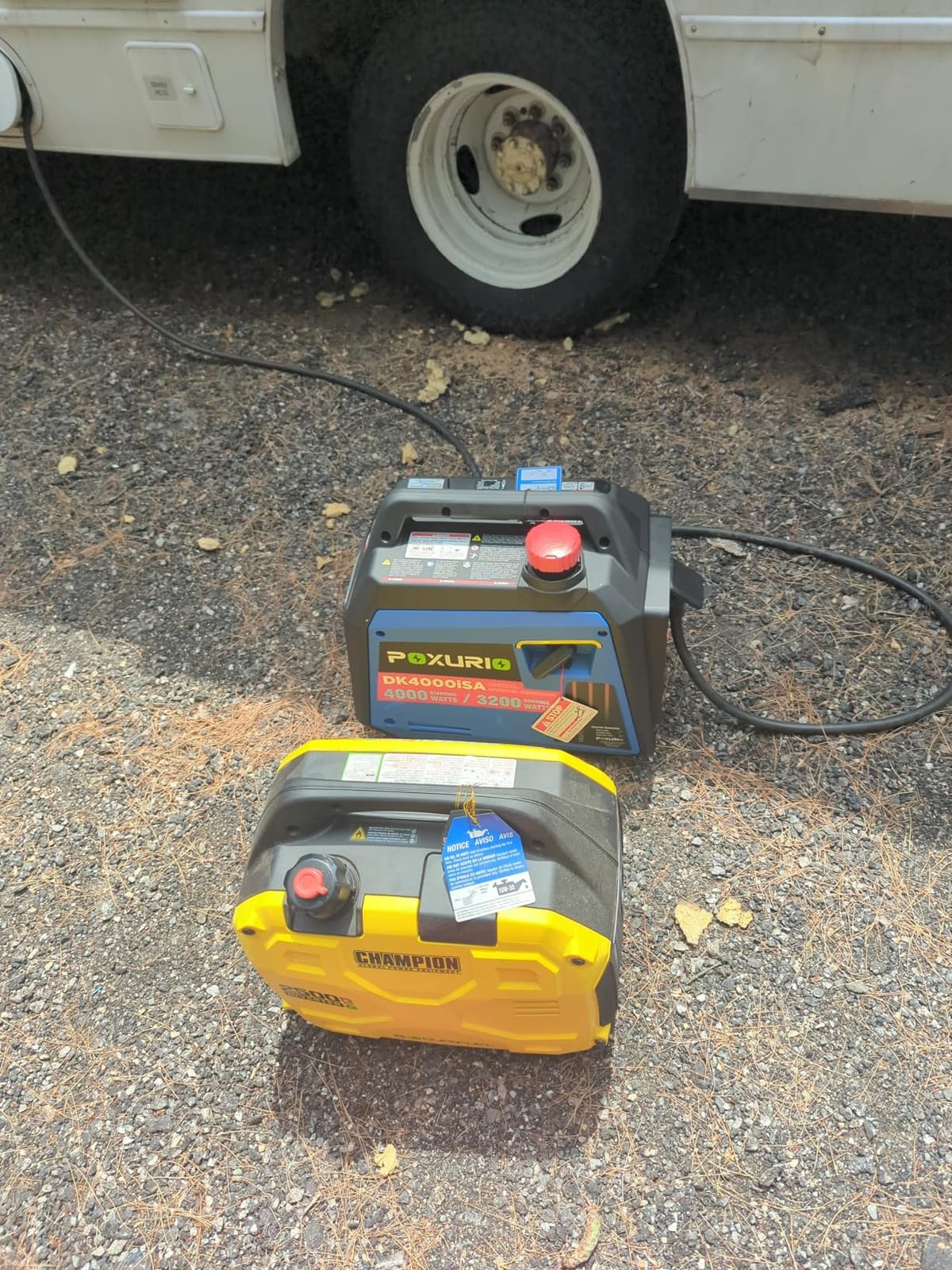 2550-Watt Portable Inverter Generator for Home Use, 1.06Gallon Large Fuel Tank Up to 10 Hours Use, 120V Gas Powered Generator Super Quiet - EPA Compliant-Blue customer photo 1