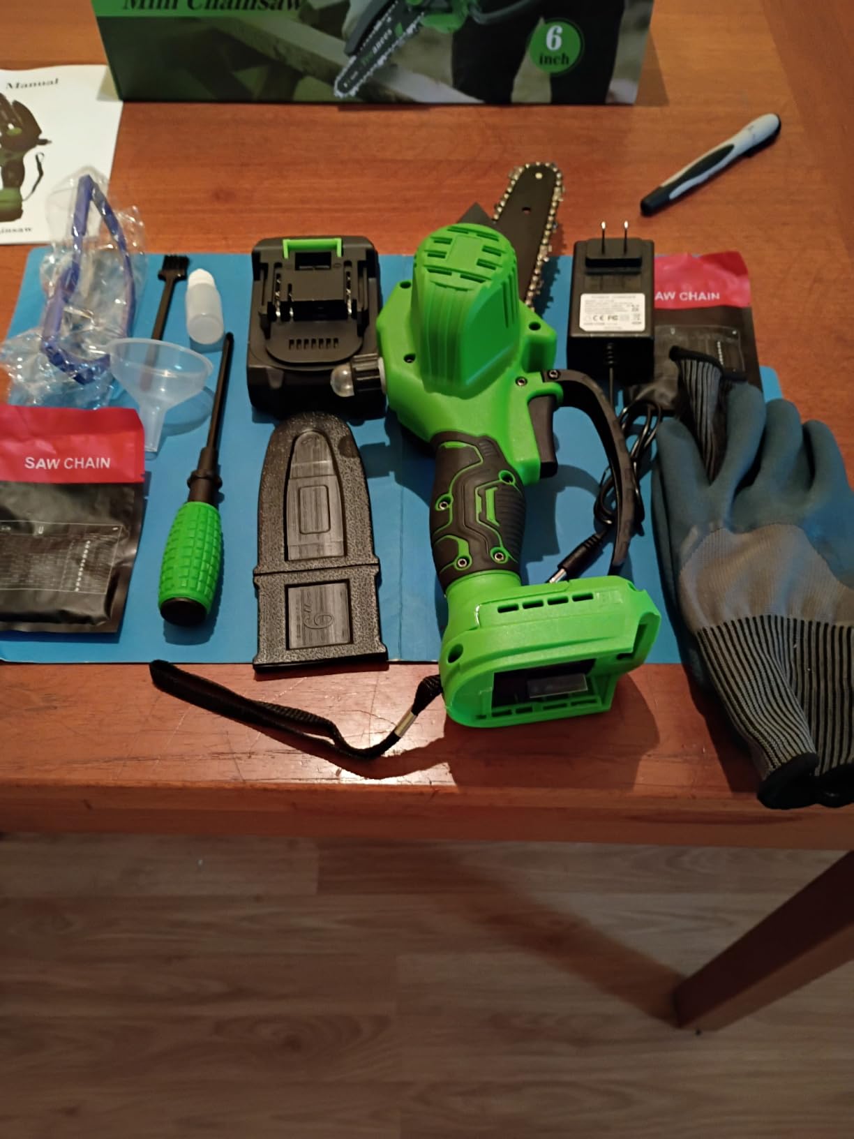 Mini Chainsaw Cordless, 6-Inch Small Electric Chainsaw with 21V Battery & 3 Chains, Hand Held Chain Saw Battery Powered for Wood Cutting & Tree Trimming, Ideal Gardening Gift for Men Dad. customer photo 1