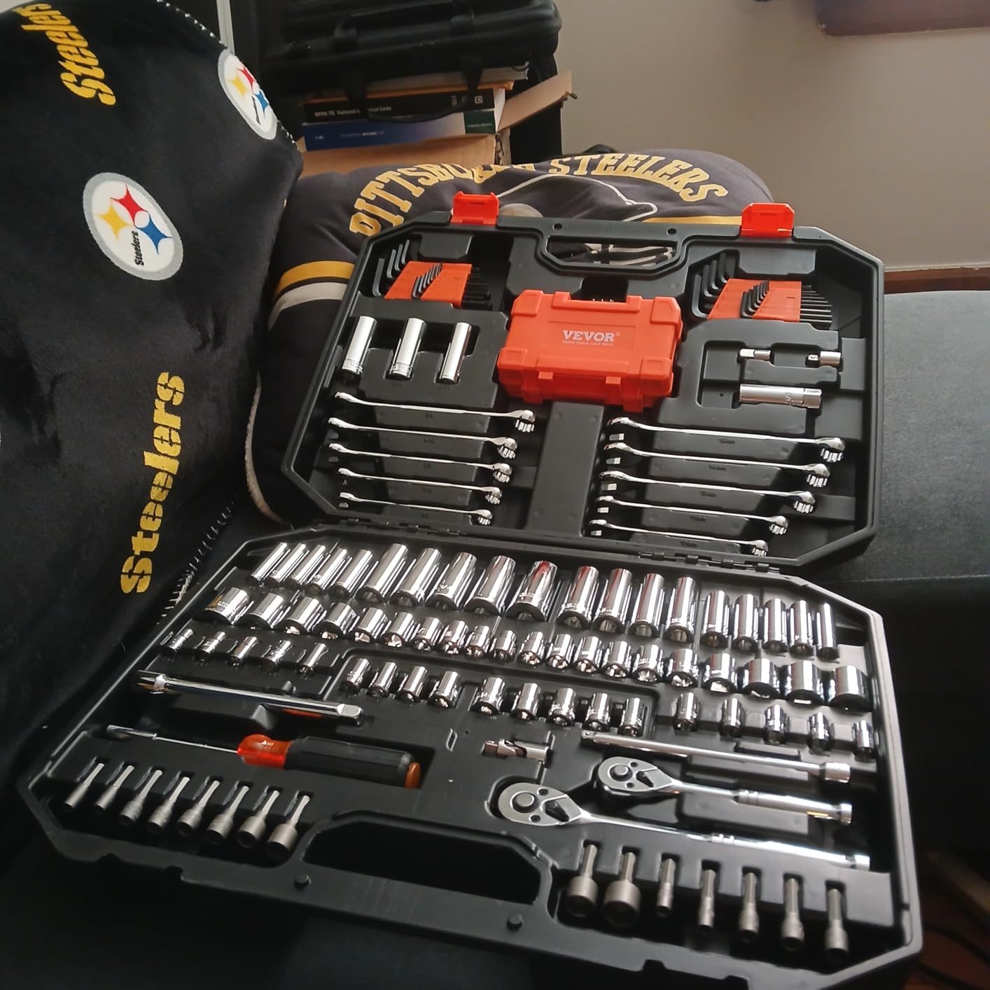 VEVOR Mechanics Tool Set, 314-Piece Mechanic Tool Kit, 1/4 in, 3/8 in, and 1/2 in Drive, Metric Socket Set, Wrenches, Screwdriver Bits, Accessories, and Storage Case, for Automotive and Home Repair customer photo 2