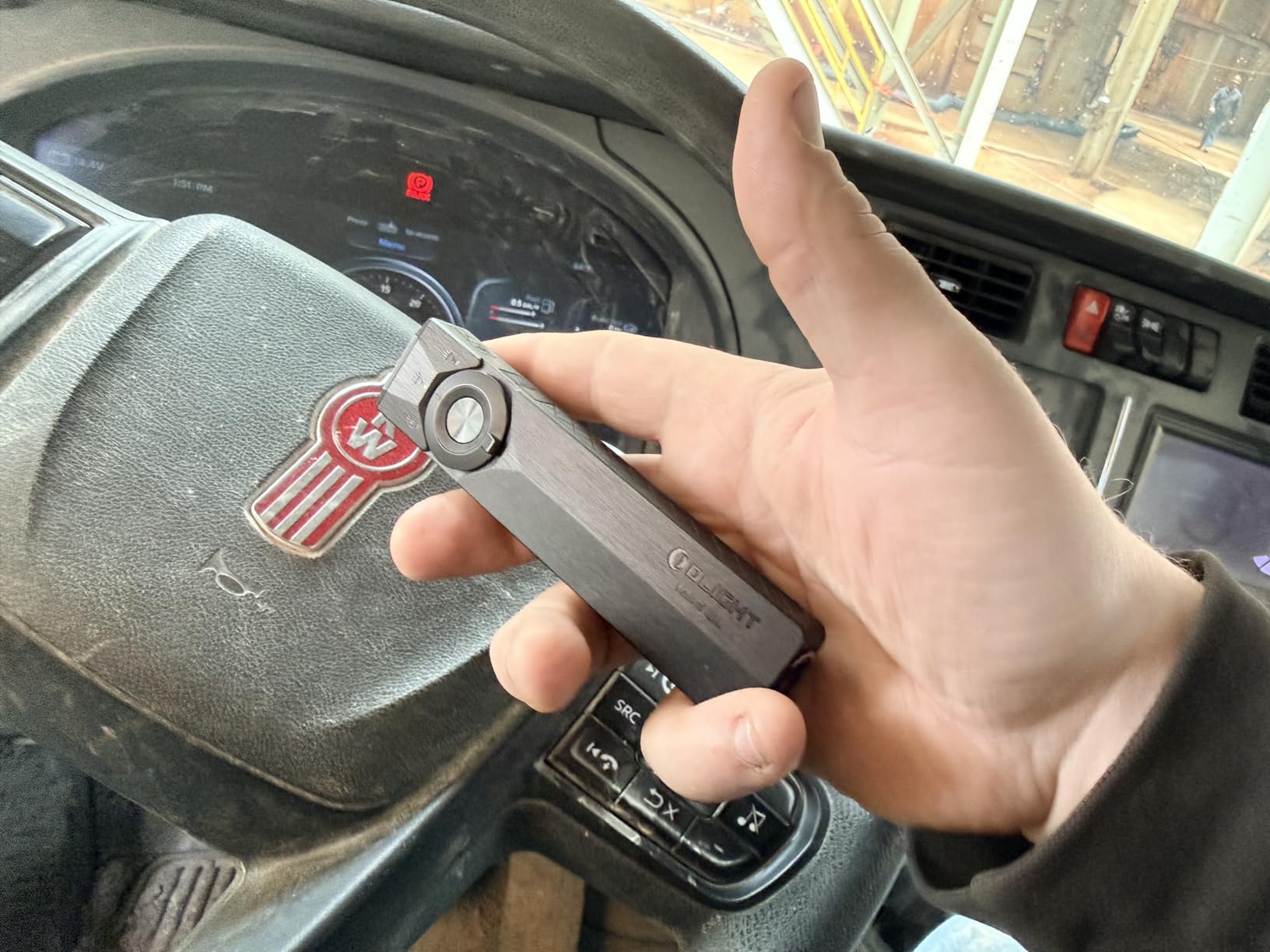 OLIGHT ArkPro Ultra Rechargeable Flat EDC Flashlight,1700Lumens,Onyx Black customer photo 2
