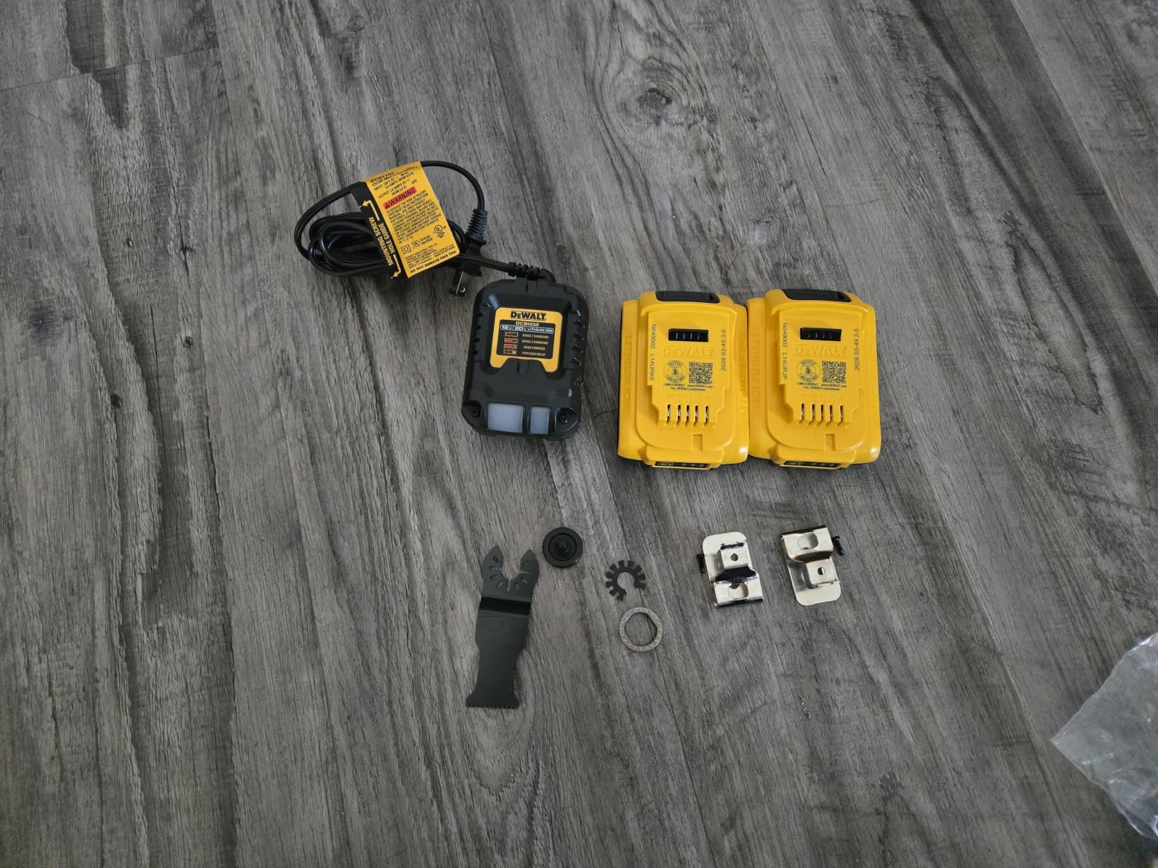 DEWALT 20V MAX Cordless Drill Driver and Oscillating Multi-Tool Combo Kit with 2 x 2 Ah Batteries and Charger, Blade and Workbag (DCK251D2) customer photo 2