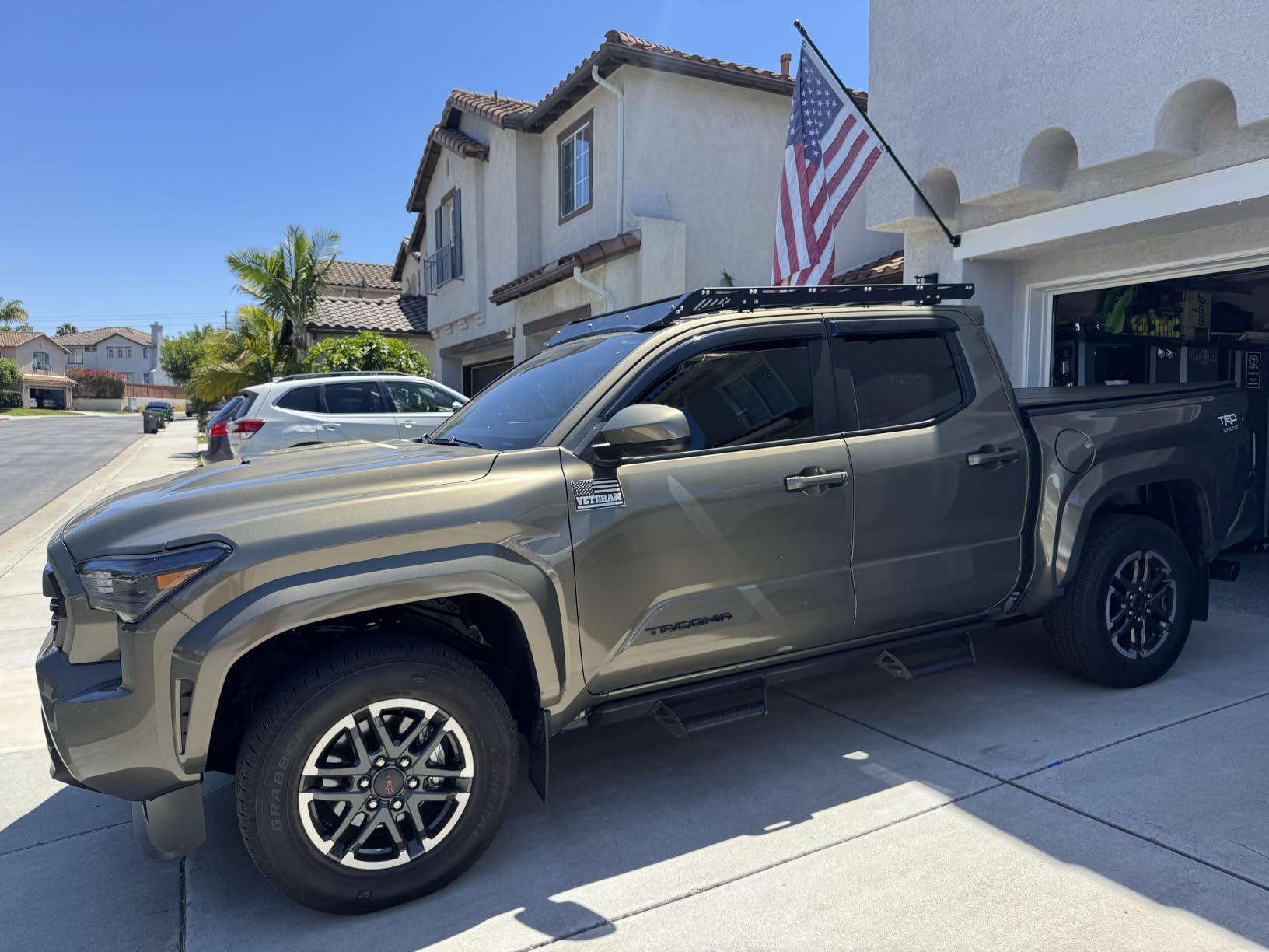 TRUMGETA Heavy-Duty Aluminum Roof Rack Fit for 2015-2023 Toyota Tacoma customer photo 2